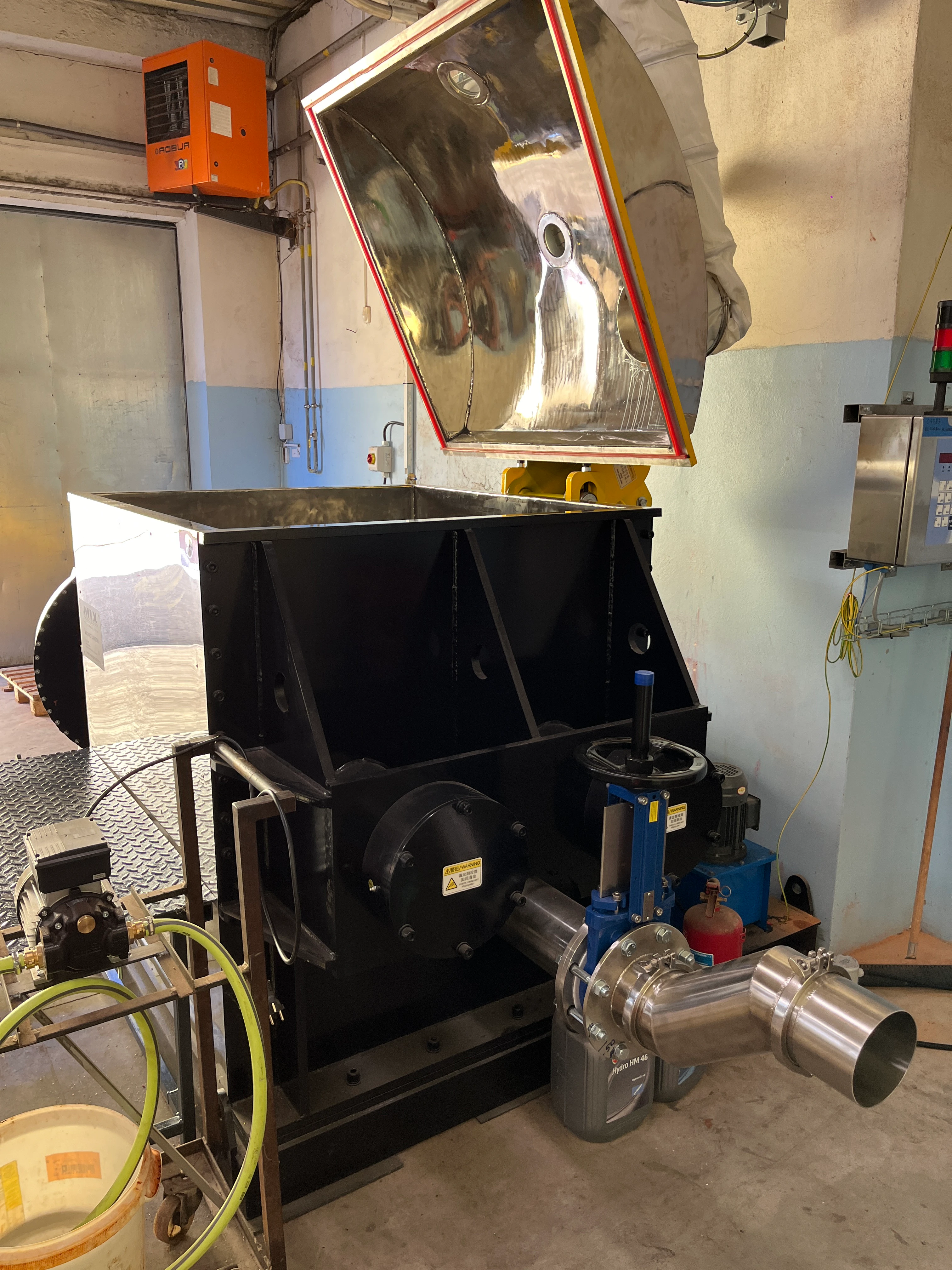 Hnětací zařízení výpad